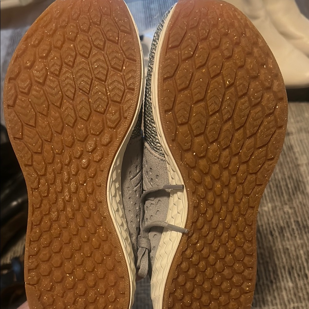 New Balance Gray Sneakers Soft Flexible Design - Picture 4 of 4